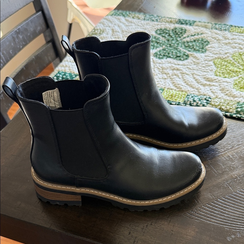 Universal Thread Women’s Black Chelsea Boots - 8